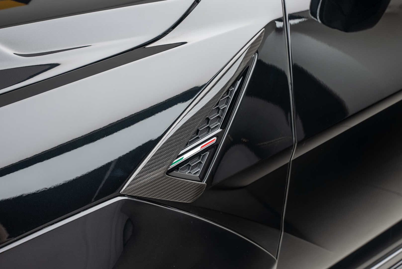 2024 URUS BY NOVITEC | FULL CARBON | BANG OLUFSEN | HIGH SPEC |